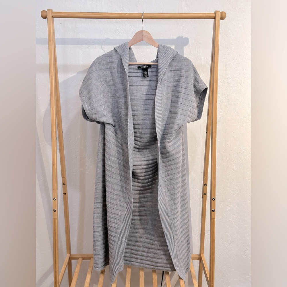 White House Black Market Shortsleeve Hoodied Long Cardigan! Small.